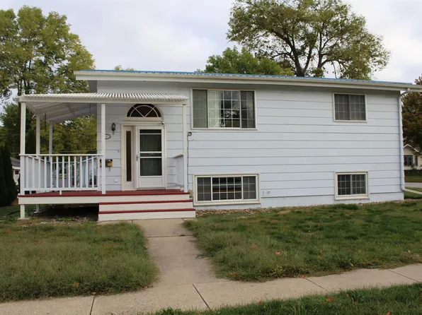 619 E Bremer Ave, Waverly, IA 50677