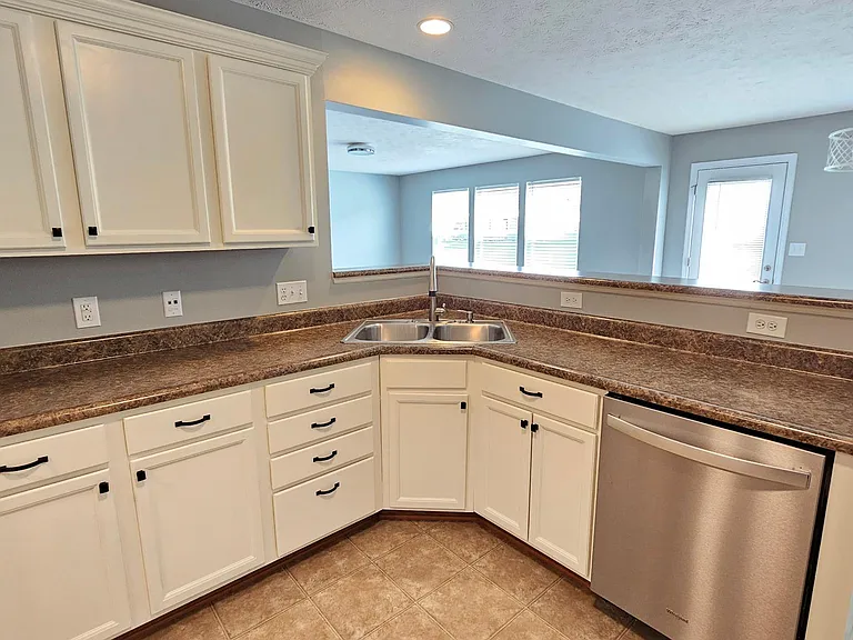 2517 Middle View Dr — Photo 9