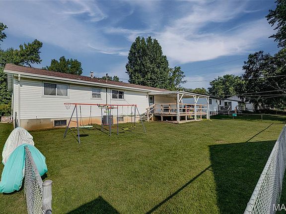 3rd image of 202 Meadowbrook Dr