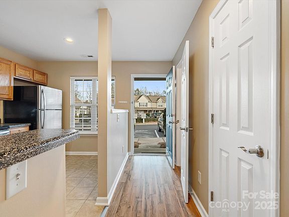 4th image of 3100 Windsor Trace Dr