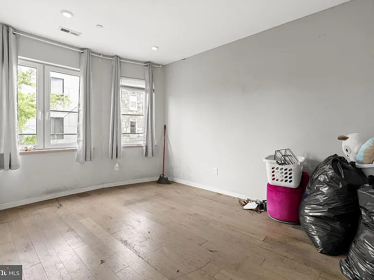 2142 W Master St #B — Photo 8