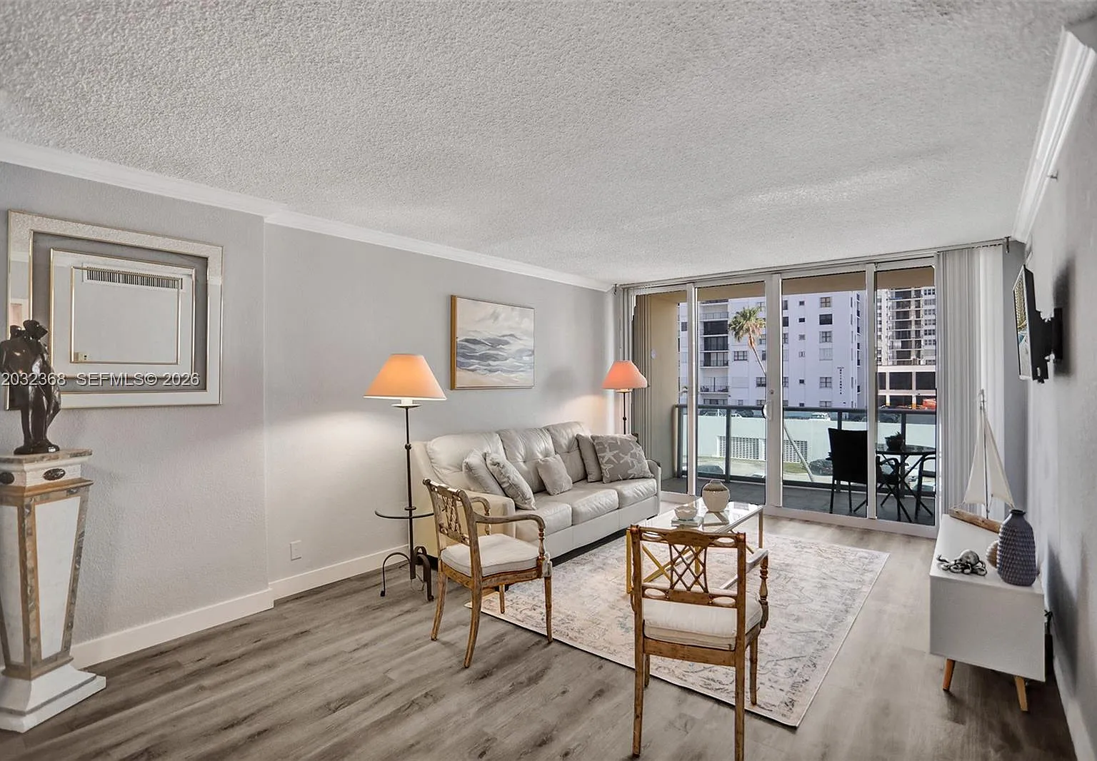 Wave Condo — Photo 2