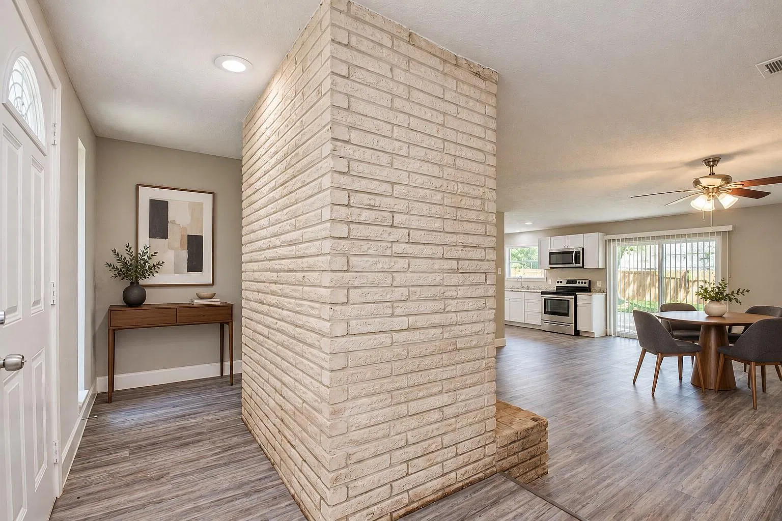 3 bed, 2.0 bath, 1671 sqft, $2,000 — Photo 2