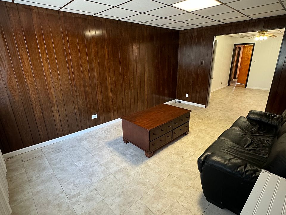 1st image of 381 Woodlawn Ave Floor 2