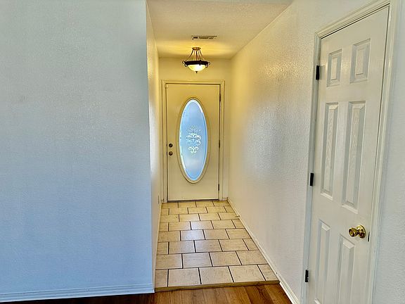 3rd image of 516 Applewood Ave