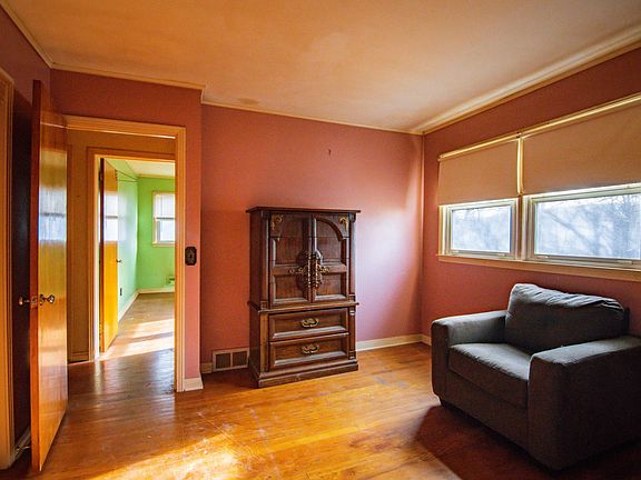 4th image of 295 Loomis St