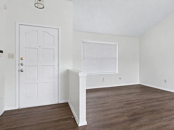5th image of 10411 Rabbit Oak Dr