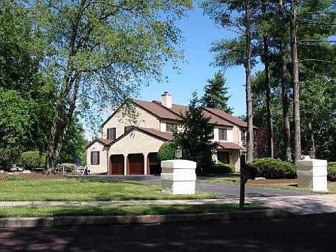 2nd image of 501 Anthony Dr