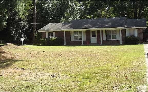 2nd image of 412 Daphne Ln