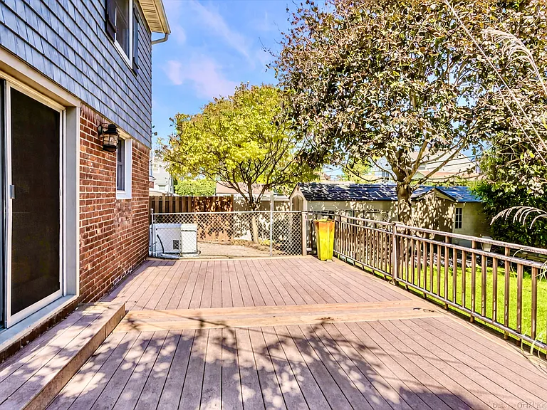 2186 McClellan St — Photo 14