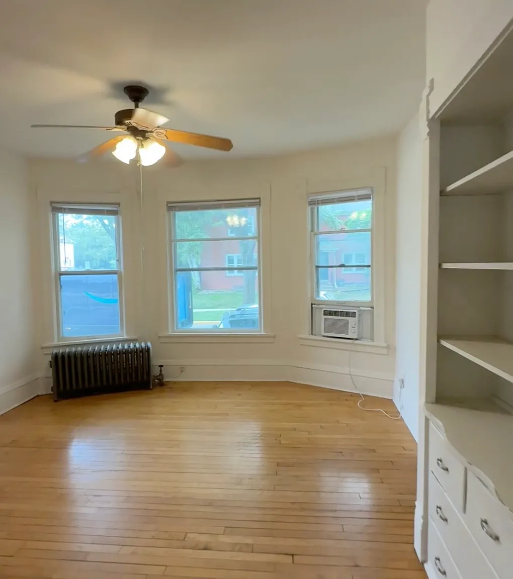 4 bed, 1066 sqft, $3,595 — Photo 4
