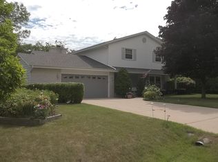 5042 S 36th St, Greenfield, WI 53221