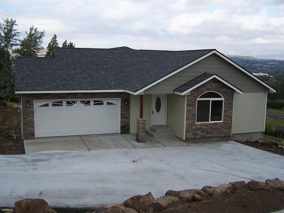 1st image of 121 Echo Glen Pl