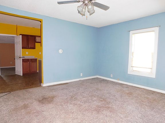 5th image of 403 Center St