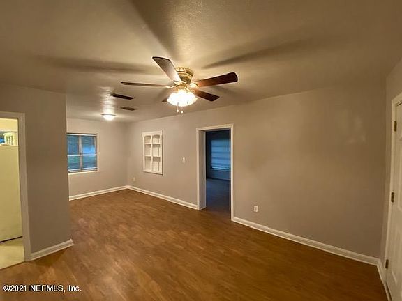 3rd image of 5068 Kingsbury St