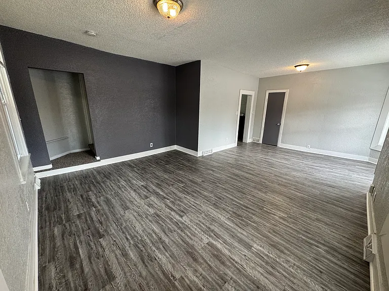 858 Kalamazoo Ave SE — Photo 6