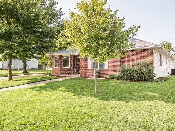 3rd image of 3936 Scarborough Way