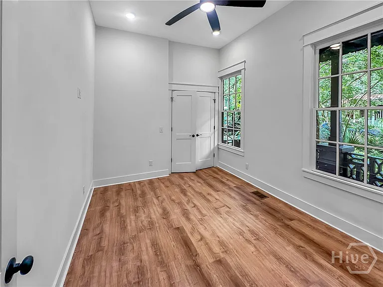 220 W Duffy St #C — Photo 7