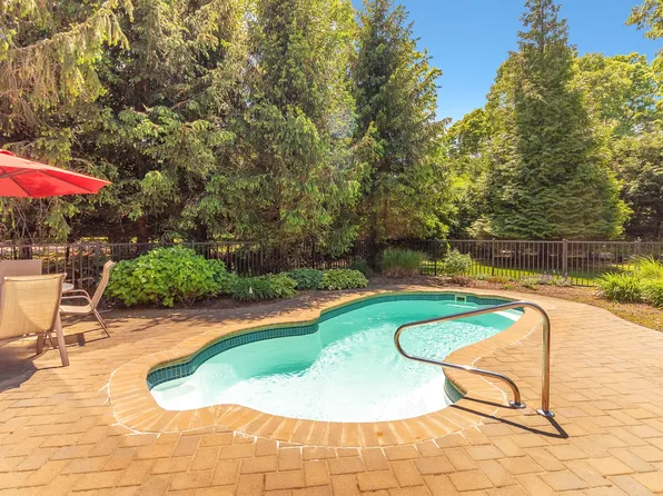 3420 Stars Rd, East Marion, NY 11939