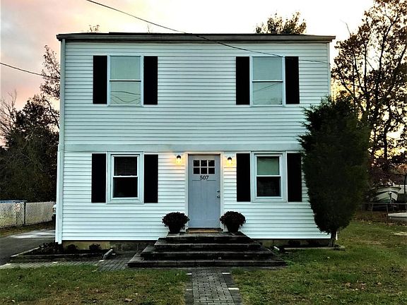 5th image of 507 Laurel Blvd