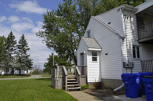 1443 E & West Rd #LOWER Photo 1