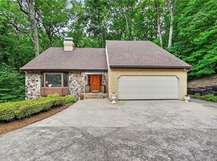 365 Crosstree Ln, Sandy Springs, GA 30328