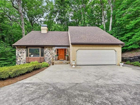 365 Crosstree Ln, Sandy Springs, GA 30328