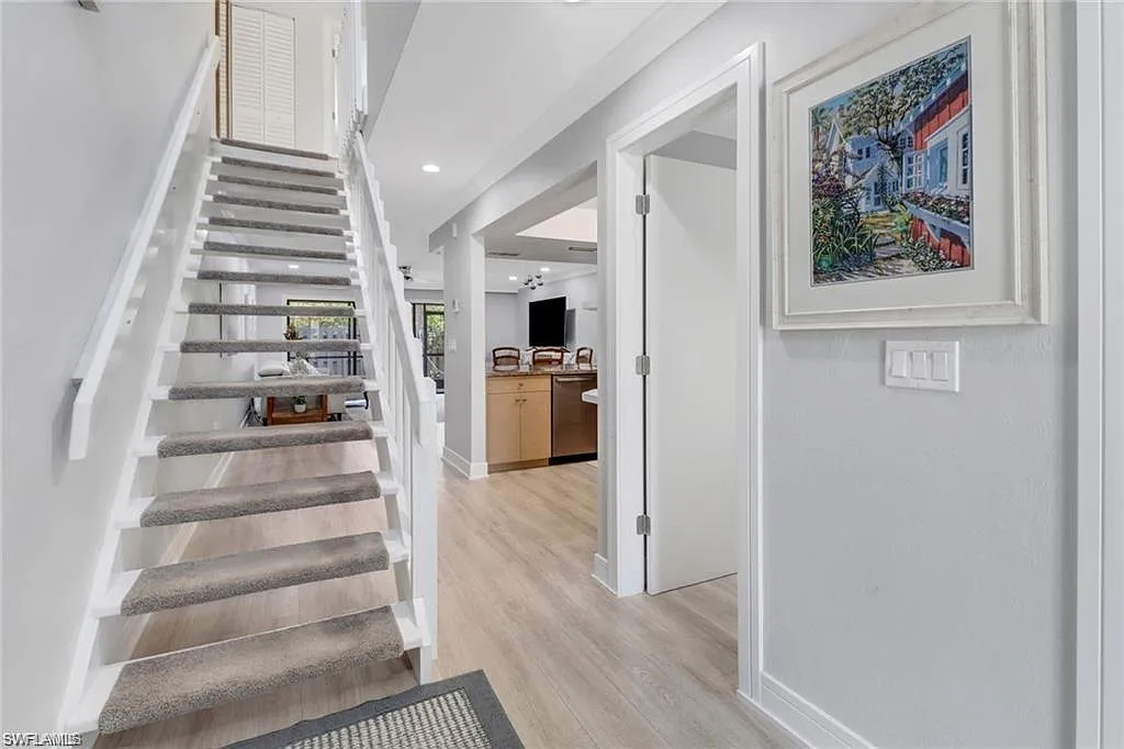 2 bed, 2.5 bath, 1432 sqft, $6,000 — Photo 2