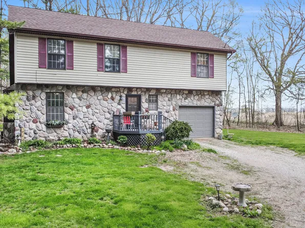 3739 S Whitepine Ln, Durand, MI 48429