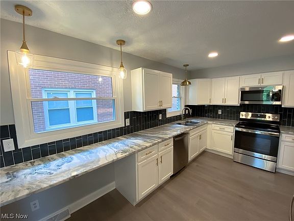 2nd image of 13565 Cedar Rd