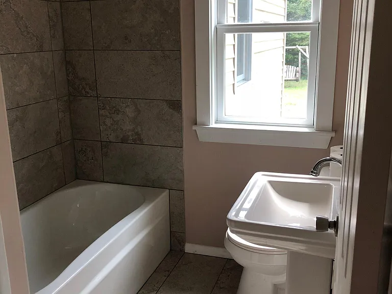 91 Airport Pkwy — Photo 19