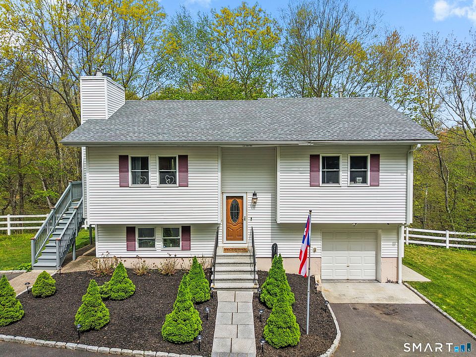 1st image of 1118 Spindle Hill Road