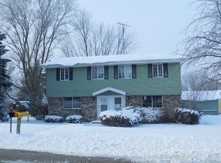 1086-1088 Bayberry Dr, Watertown, WI 53098