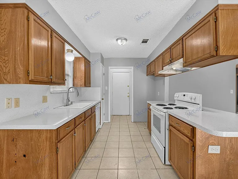 2913 Green Ridge St — Photo 12