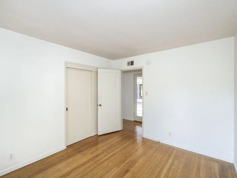4287 Pomona Ave — Photo 9
