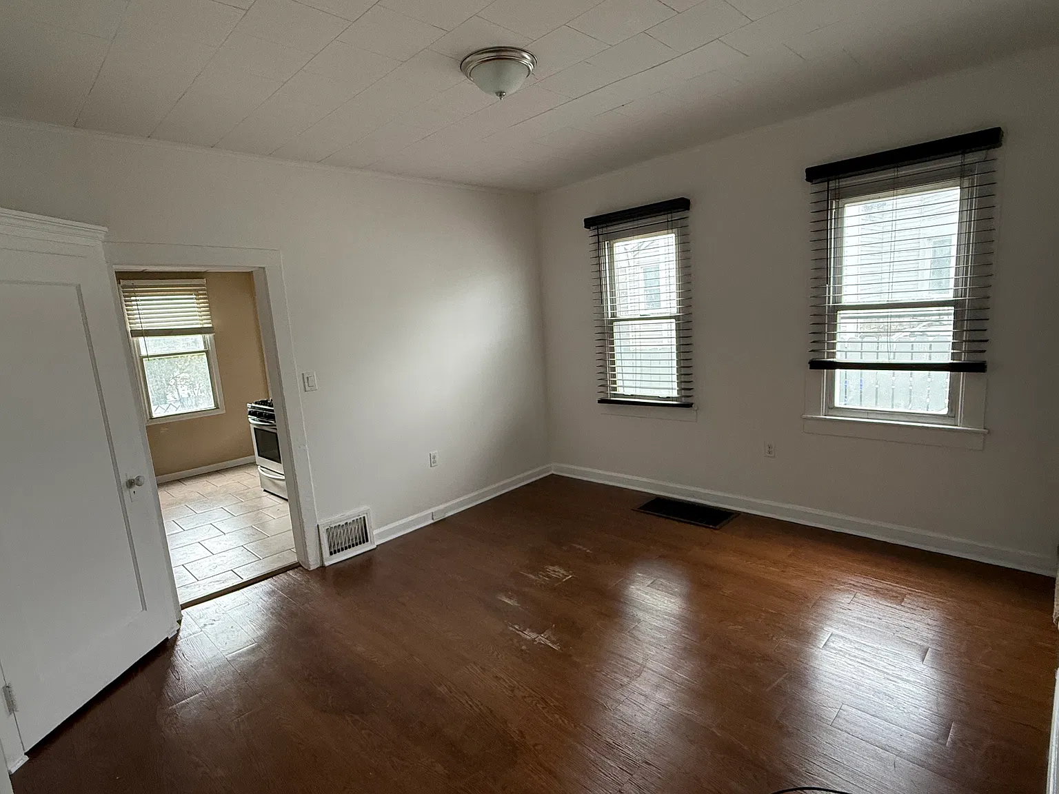 3 bed, $1,400 — Photo 3