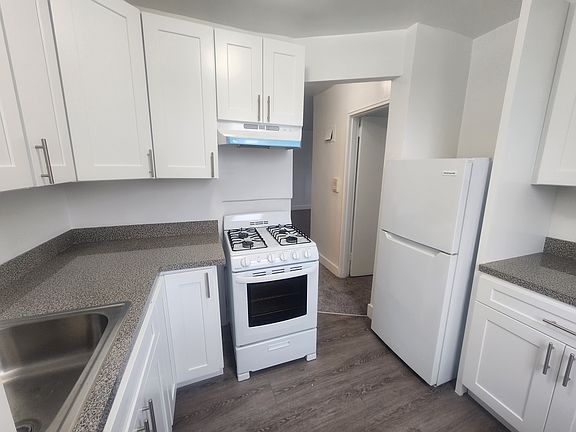 5th image of 5022 40th St APT 5E