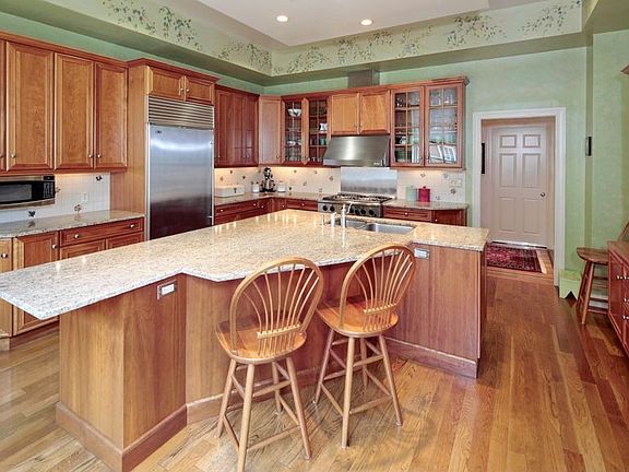 4th image of 220 W Washington Sq APT 400