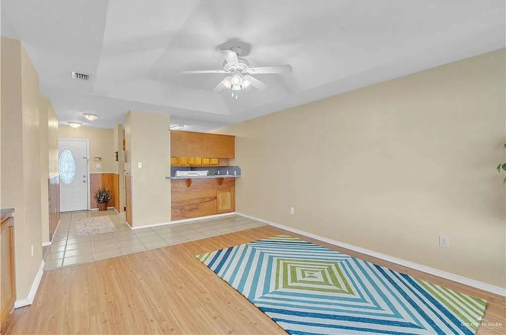 2 bed, 2.0 bath, 941 sqft, $1,250 — Photo 3