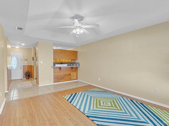 2nd image of 1906 Lake View Dr