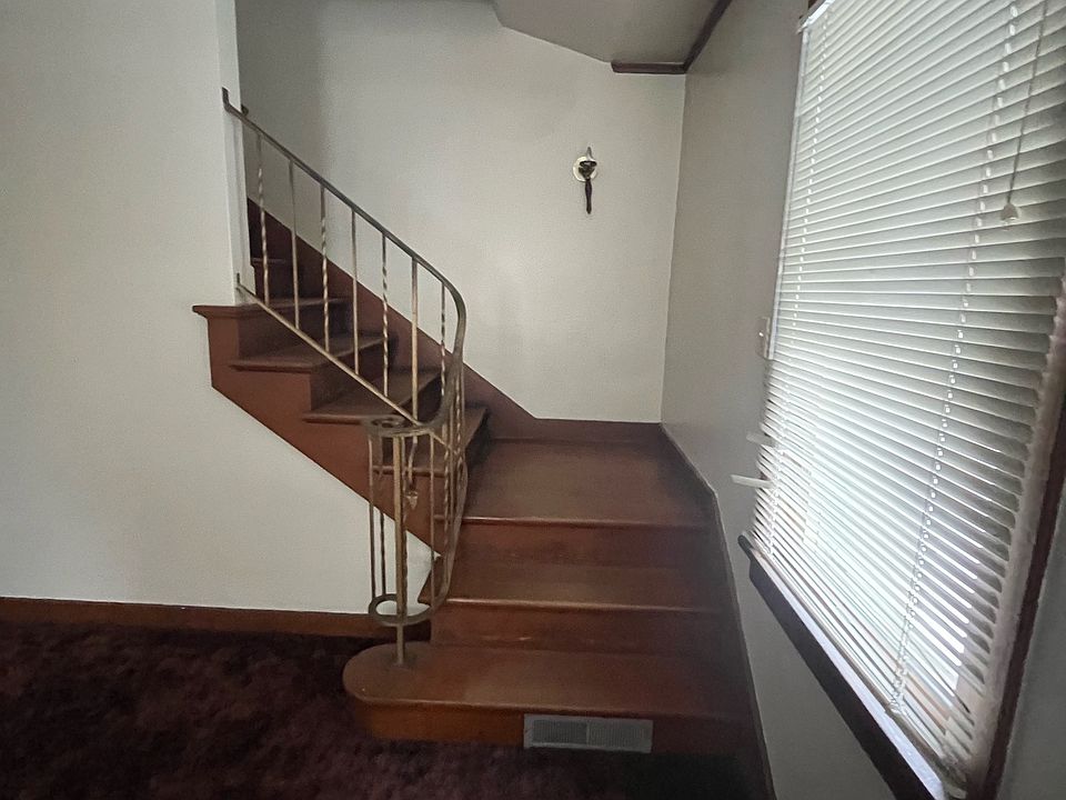 1st image of 520-522 NE Kamiaken St