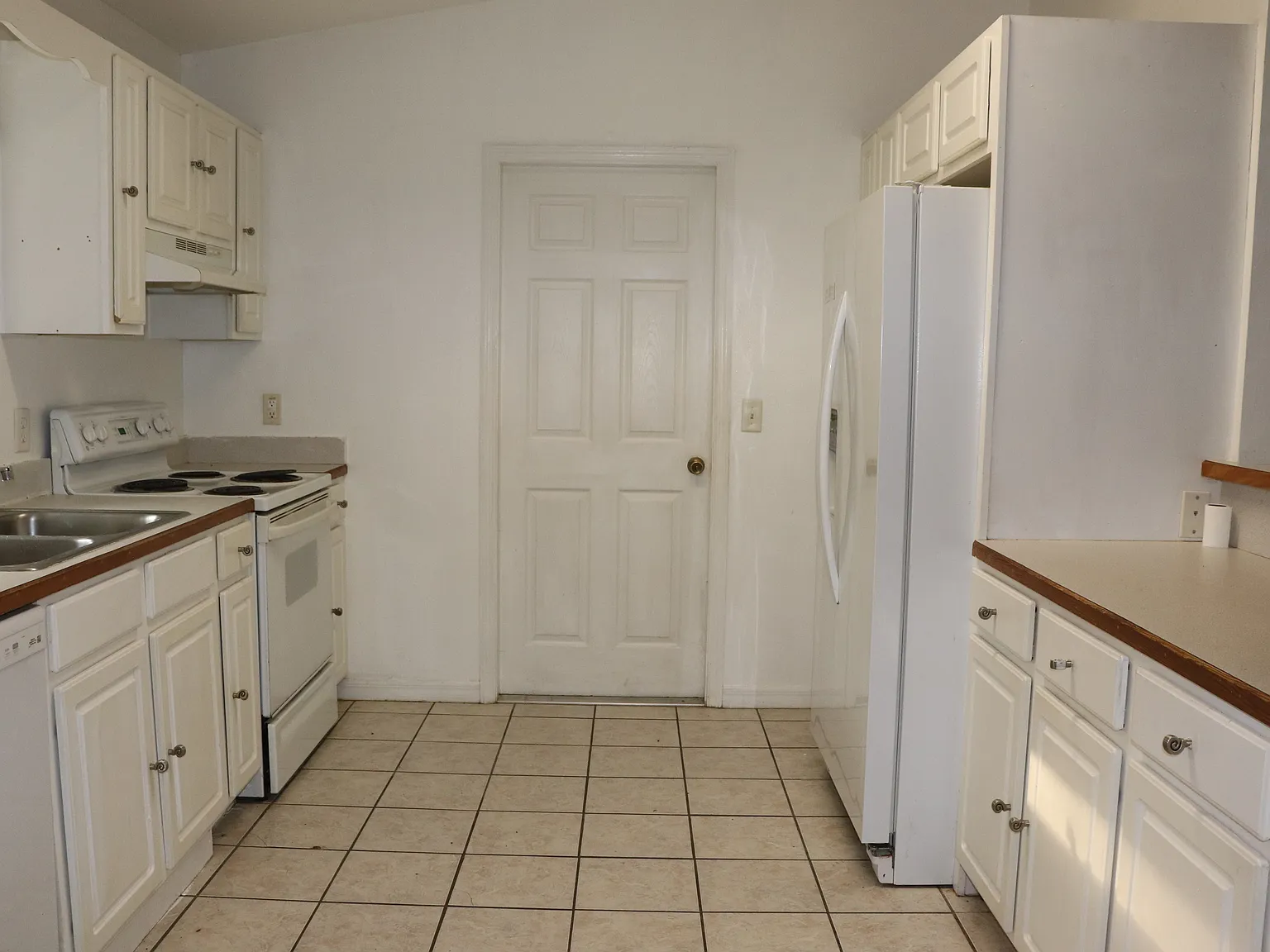 3 bed, 1167 sqft, $1,900 — Photo 2
