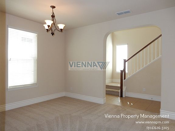 5th image of 190 Talmont Cir