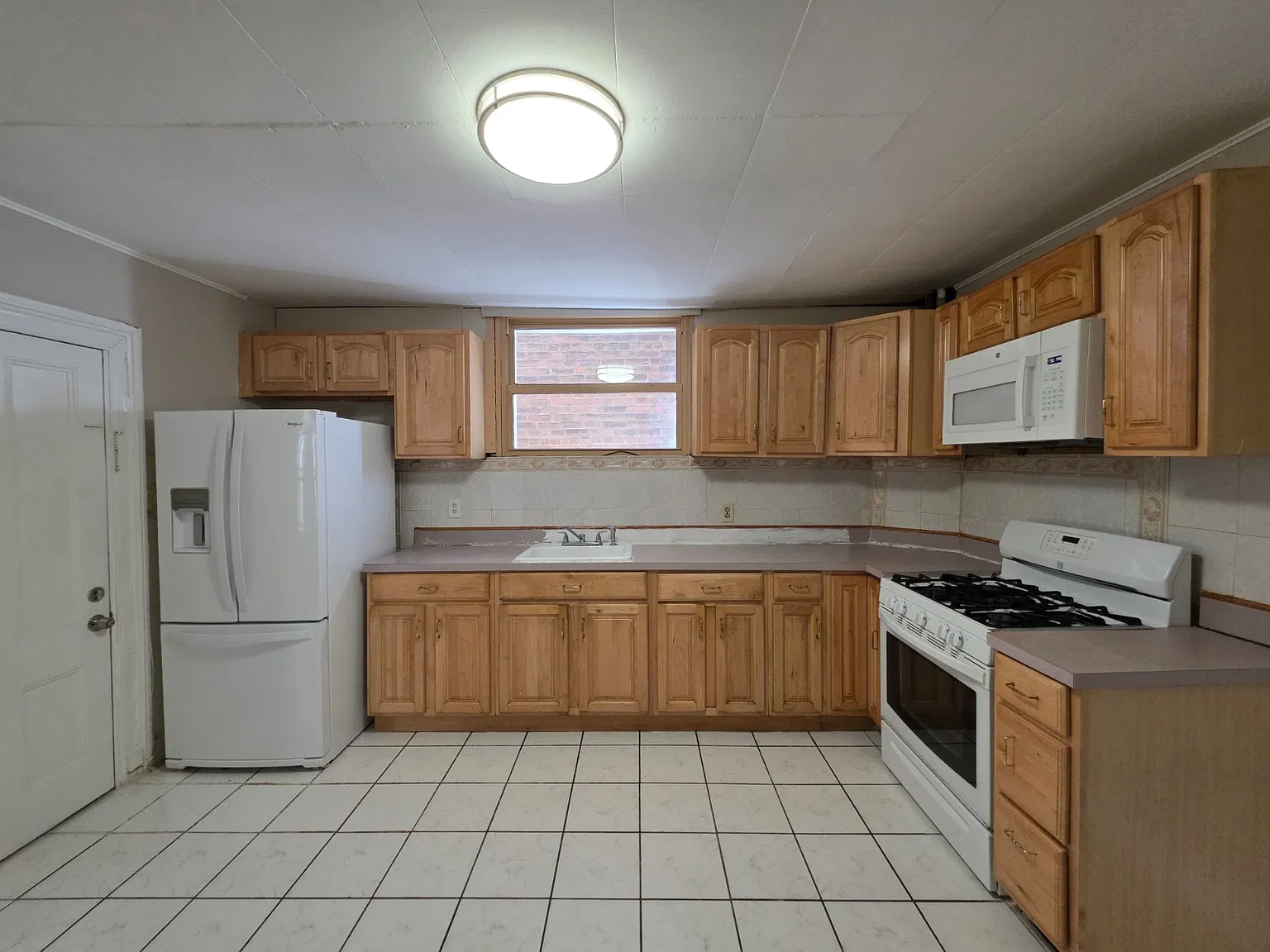 210 Renwick St — Photo 3