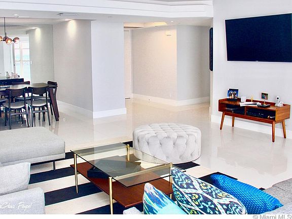 4th image of 1000 W Island Blvd APT 1502