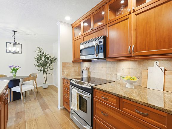 2nd image of 6333 Lake Washington Blvd NE