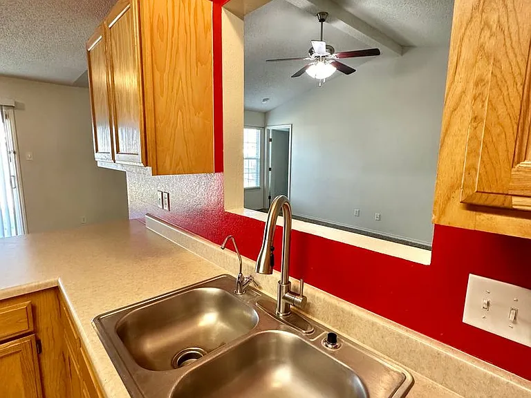 1206 Elmo Ln — Photo 10