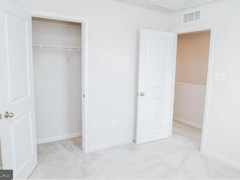118 Charlotte St — Photo 23