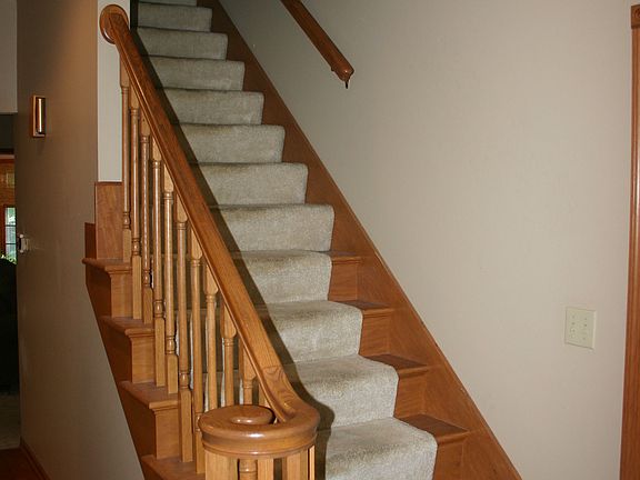 4th image of 845 Woodview Ave