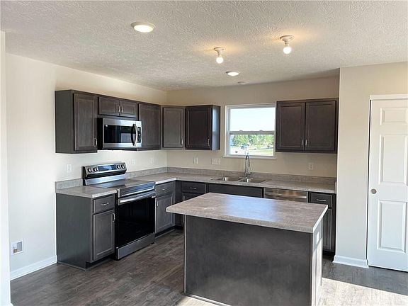 3rd image of 1206 Timber Glen Dr